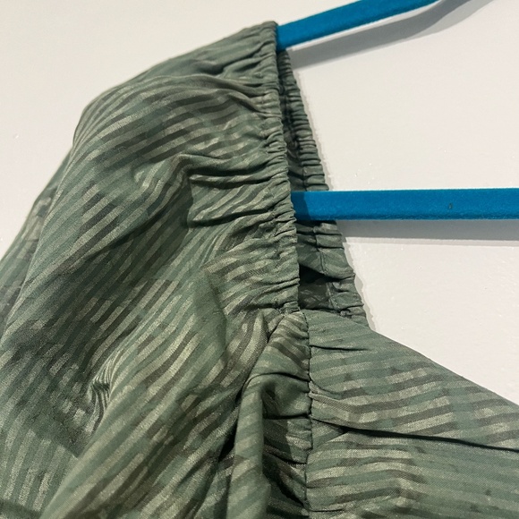 Express Ruched Cropped Top - Picture 7 of 11